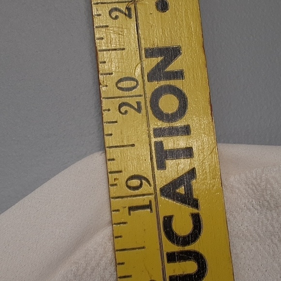 Ann Taylor Knit Sleeveless Flowy Cream Ivory Top - Picture 5 of 10